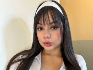 Alter: 26 / Löwe - Alter: 160 / normal - Geschlecht: weiblich - Ausrichtung: bisexuell - Haare: schwarz / lang - Piercing: keins - bewebmaster-Alter: B - Hautfarbe: latina - Augen: braun - Rasur: vollrasiert